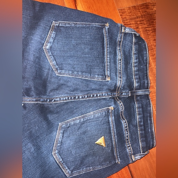 Guess denim jeans. Size 26. Sexy Curve mid rise skinny jeans. - Picture 2 of 6